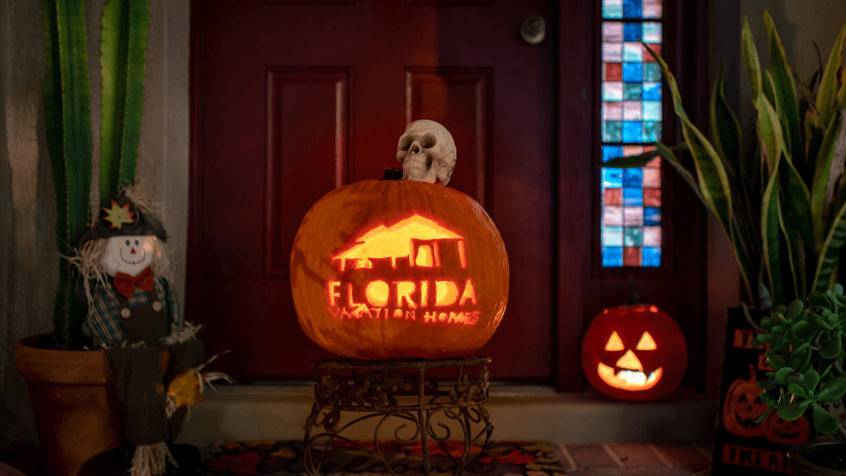 florida vacation homes carved pumpkin